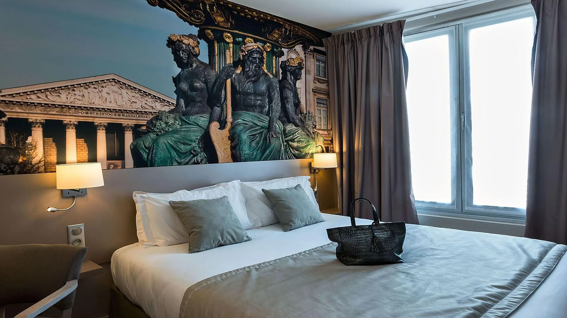 Midnight Hotel Paris