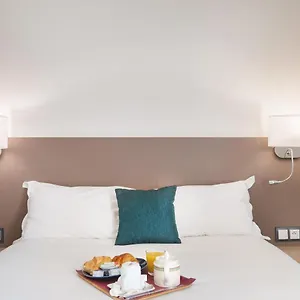 Hotel Courcelles Mederic, Paris